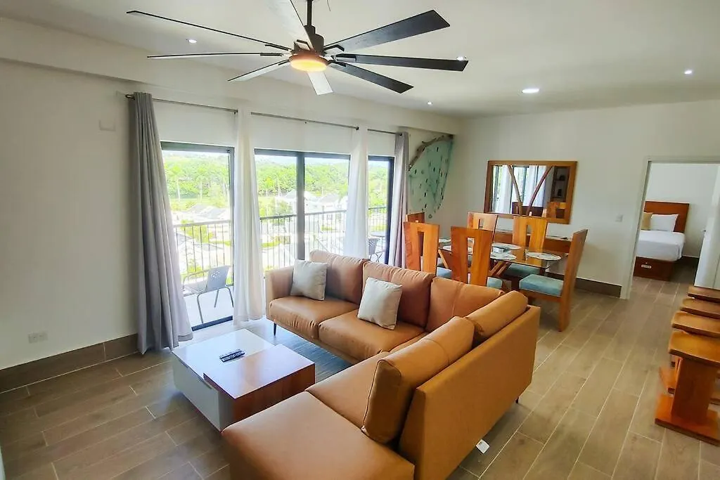 Spacious Overlooking Green One의 연락처